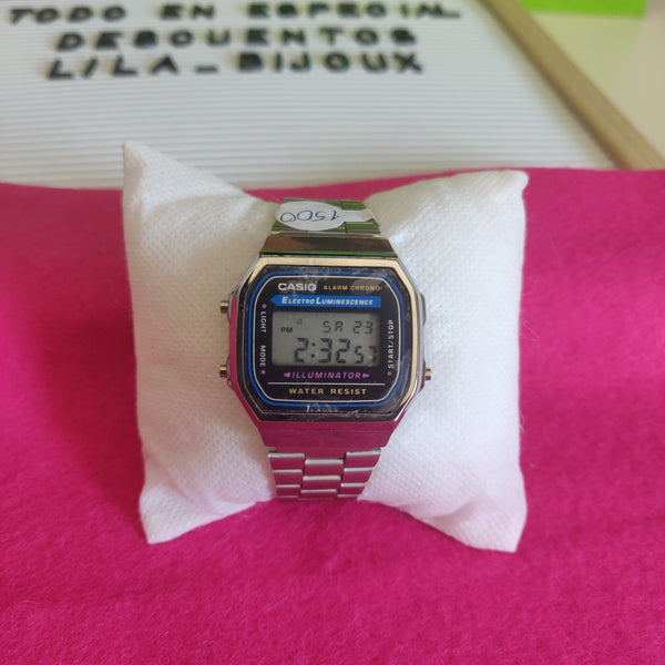 Reloj digital plateado